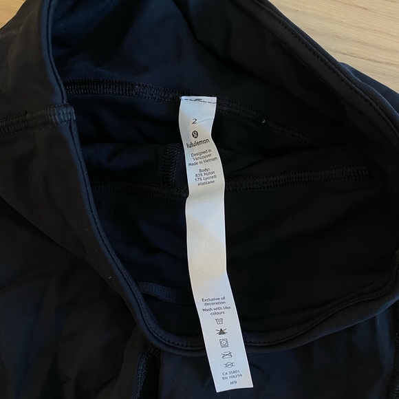 Lululemon Stronger Barrys biker yoga shorts 2 NEW - Picture 3 of 5